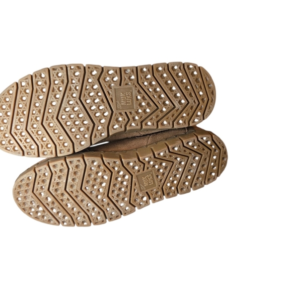 Mukluk Suede Ankle Boots - Picture 5 of 8